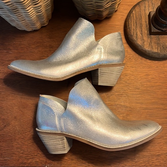 KELSI DAGGER :: super soft leather silver ankle boot :: size 8 :: EUC - Picture 6 of 9